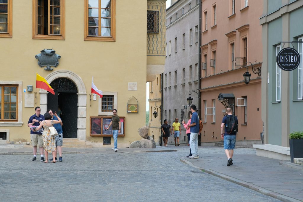 mieszkanie w polsce zakupione w czasie malzenstwa, na zdjeciu bloki z mieszkaniami w centrum