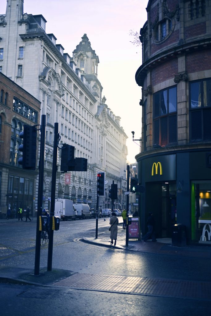 Rozwod w Anglii akcja pod McDonaldem Ask Montgomery